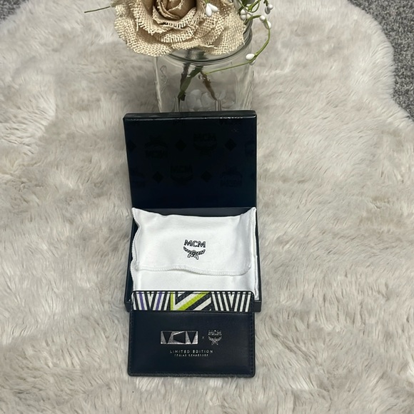 ✨ MCM Limited Edition Tobias Rehberger Cardholder✨ - Picture 1 of 11